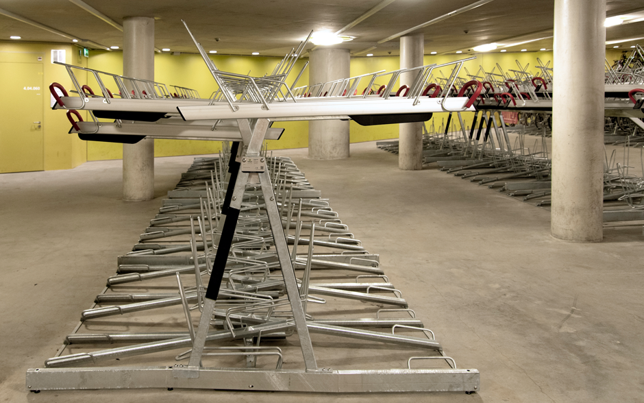 VelopA-Up Rack double-étage avec points de recharge