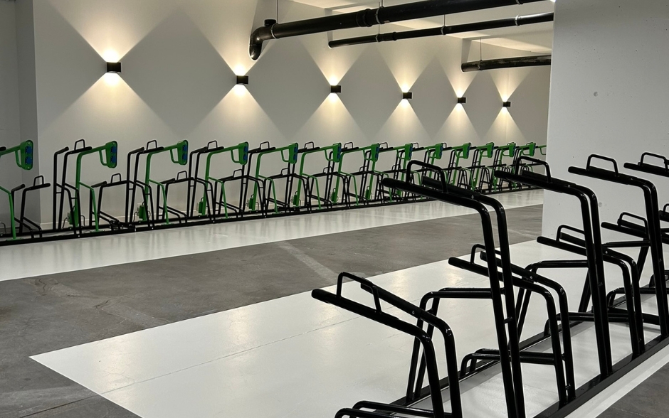Fourchet+ porte-vélos avec stations de recharge