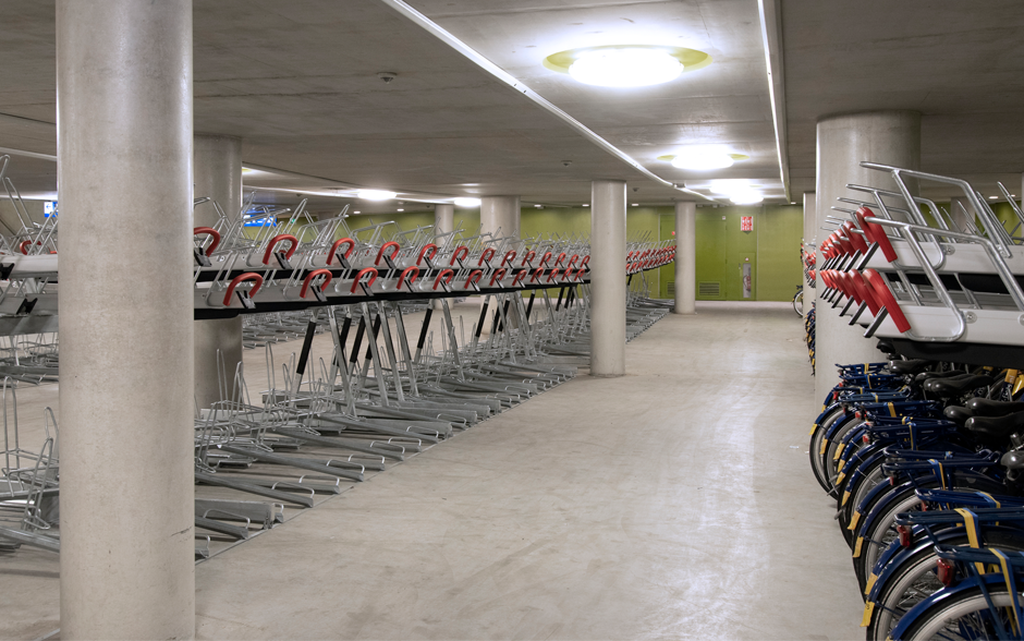 VelopA-Up Rack double-étage avec points de recharge