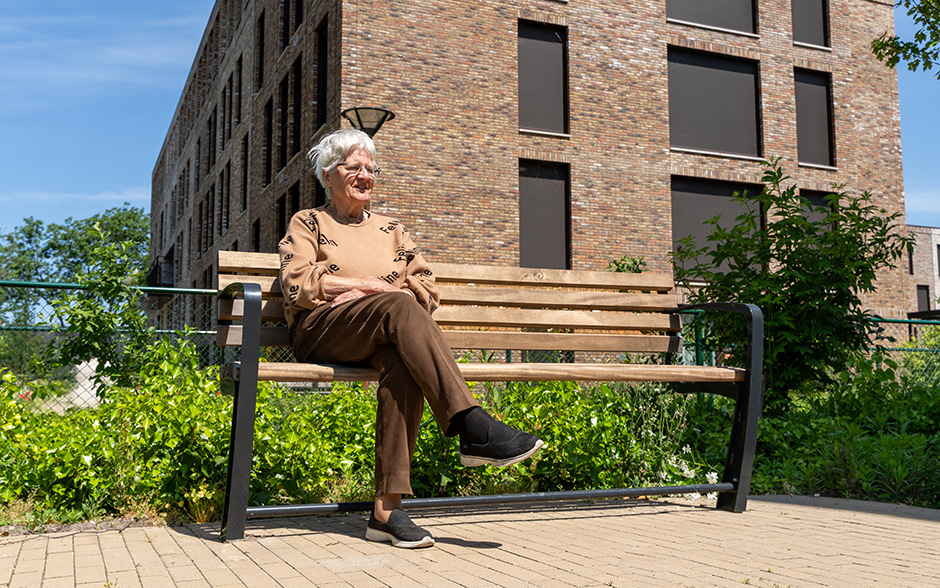 Vivanti banc pour seniors avec dossier 3 places bois