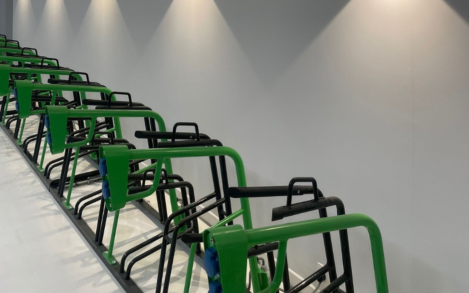 Fourchet+ porte-vélos avec stations de recharge