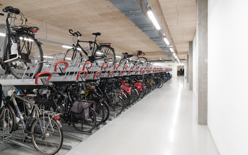 VelopA-Up Rack double-étage avec points de recharge