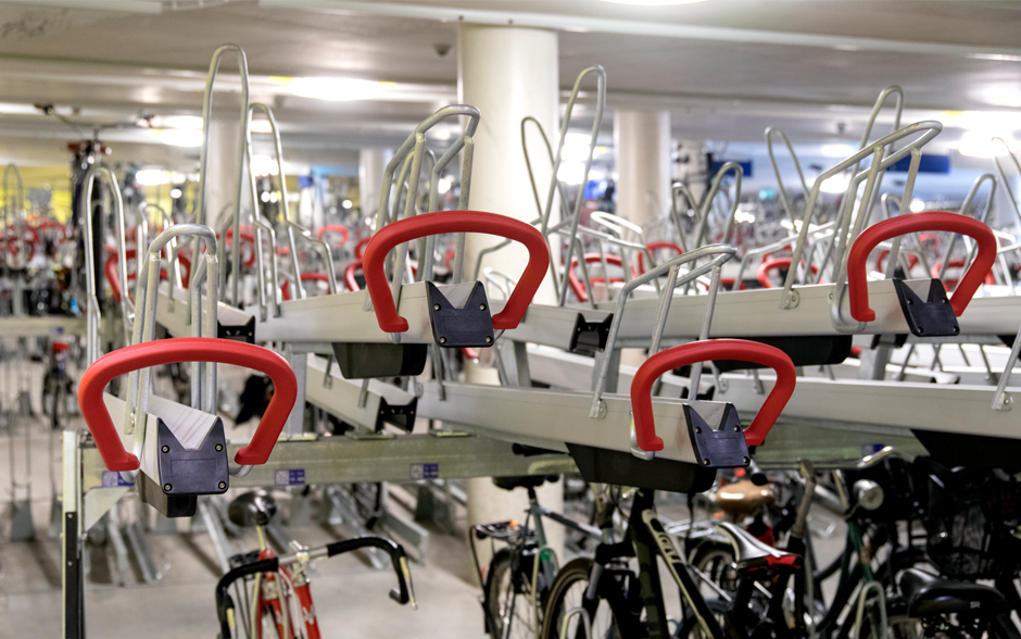 VelopA-Up Rack double-étage avec points de recharge