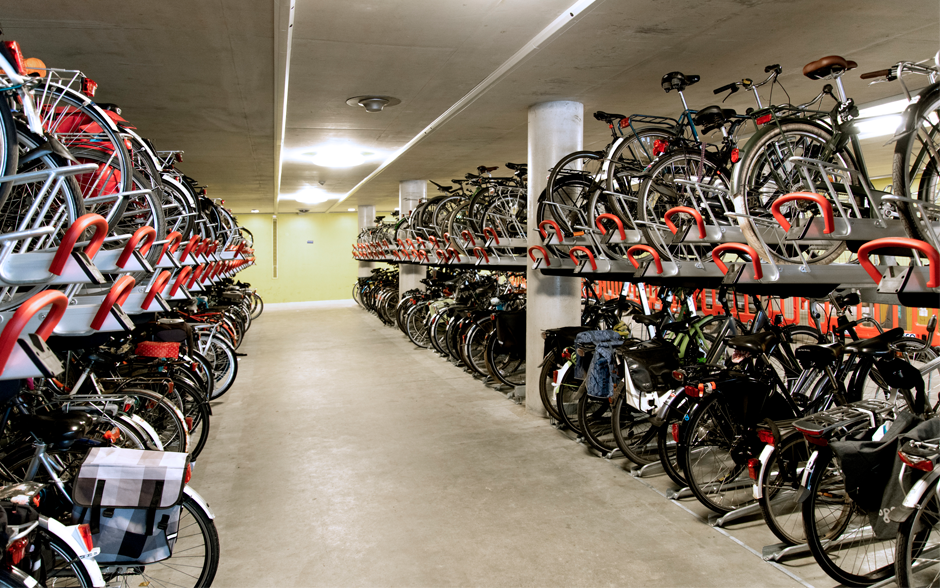 VelopA-Up Rack double-étage avec points de recharge