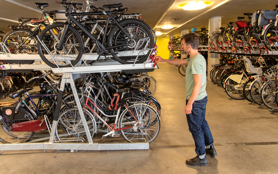 VelopA-Up Rack double-étage avec points de recharge