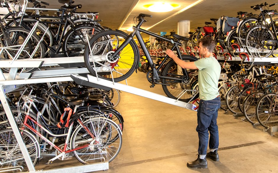 VelopA-Up Rack double-étage avec points de recharge