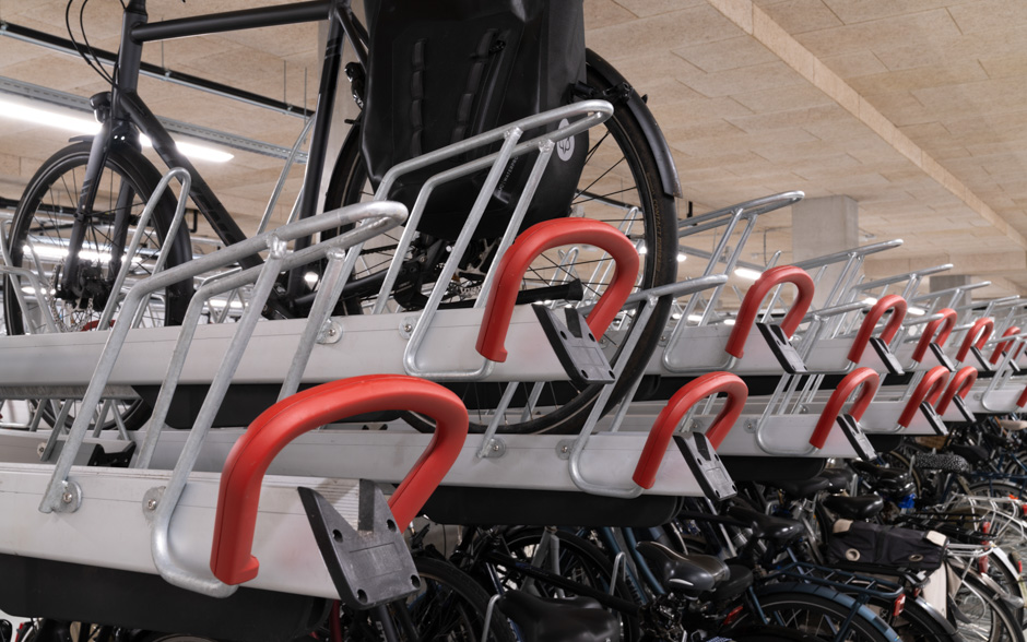 VelopA-Up Rack double-étage avec points de recharge