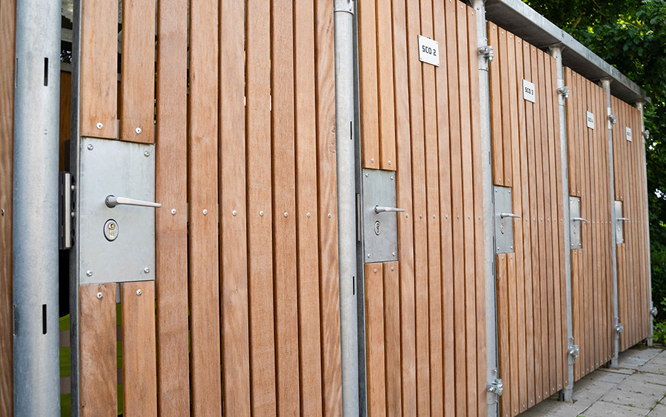 Abris et parkings bois pour scooters électriques