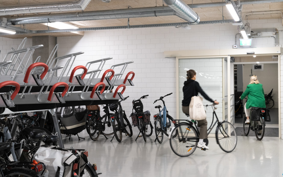 VelopA-Up Rack double-étage avec points de recharge