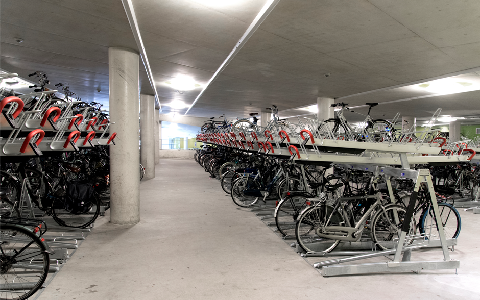 VelopA-Up Rack double-étage avec points de recharge
