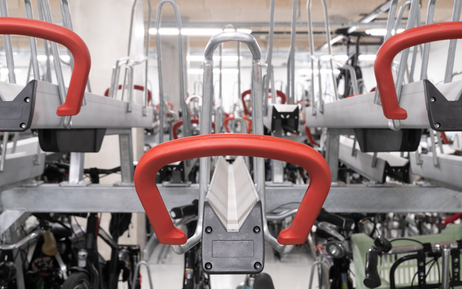 VelopA-Up Rack double-étage avec points de recharge