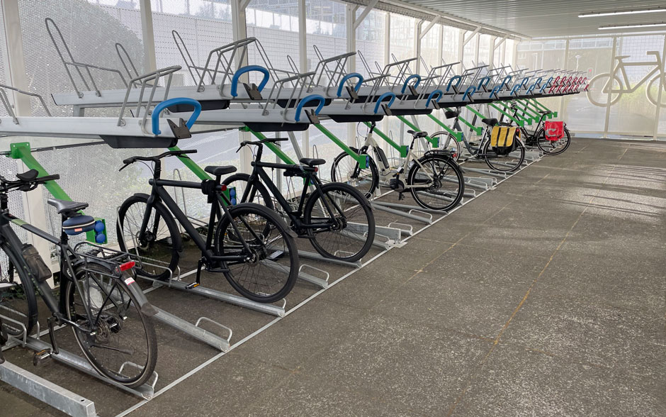 VelopA-Up BMF rack double-étage avec points de recharge