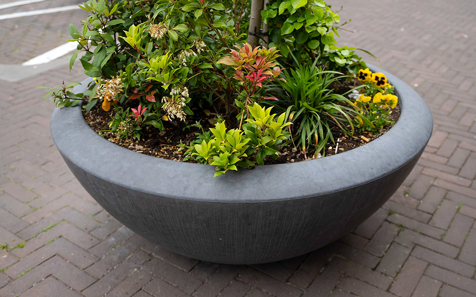 Etna Sakee jardinière béton